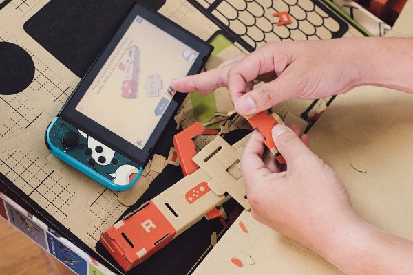 1280px-Nintendo_Labo_construction