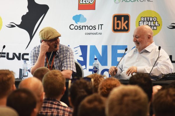 EVENTYRPANEL: Spørretimen med Ron Gilbert (Monkey Island) og Al Lowe (Leisure Suit Larry) bød på anekdoter fra eventyrspillenes gullalder. Foto: Håkon Kvam Lyngstad