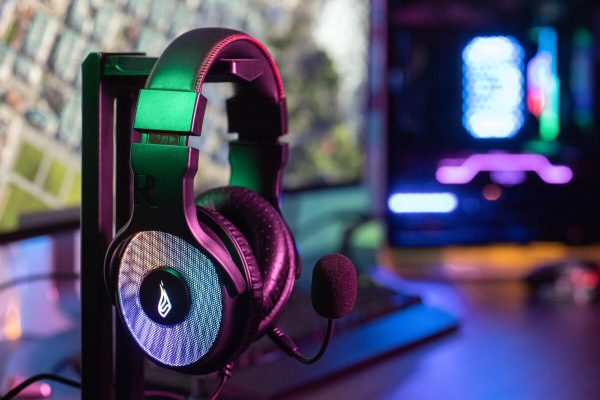 SureFire-Gaming-Accessories_48822_Lifestyle_2021_DS_9-1200x800 (1)