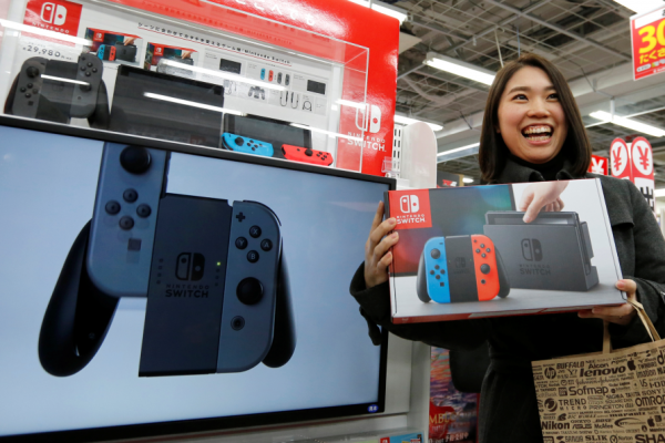 gamestop-exec-says-the-nintendo-switch-will-have-supply-issues-until-2018
